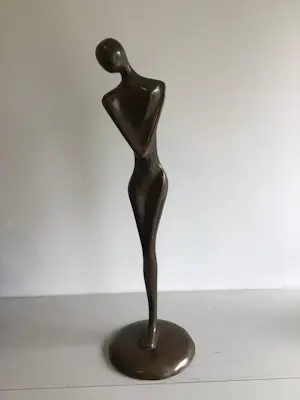 Niet of onleesbaar gesigneerd - Sculptuur “ Elegantie “ gesigneerd kopen? Bied vanaf 10!
