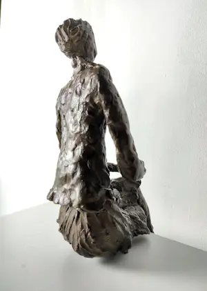 Wil Willemsen - Brons, Zittende dame kopen? Bied vanaf 200!