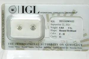 Acheter105 - Twee losse briljant geslepen diamanten met IGL certificaat? Enchérissez de 595!