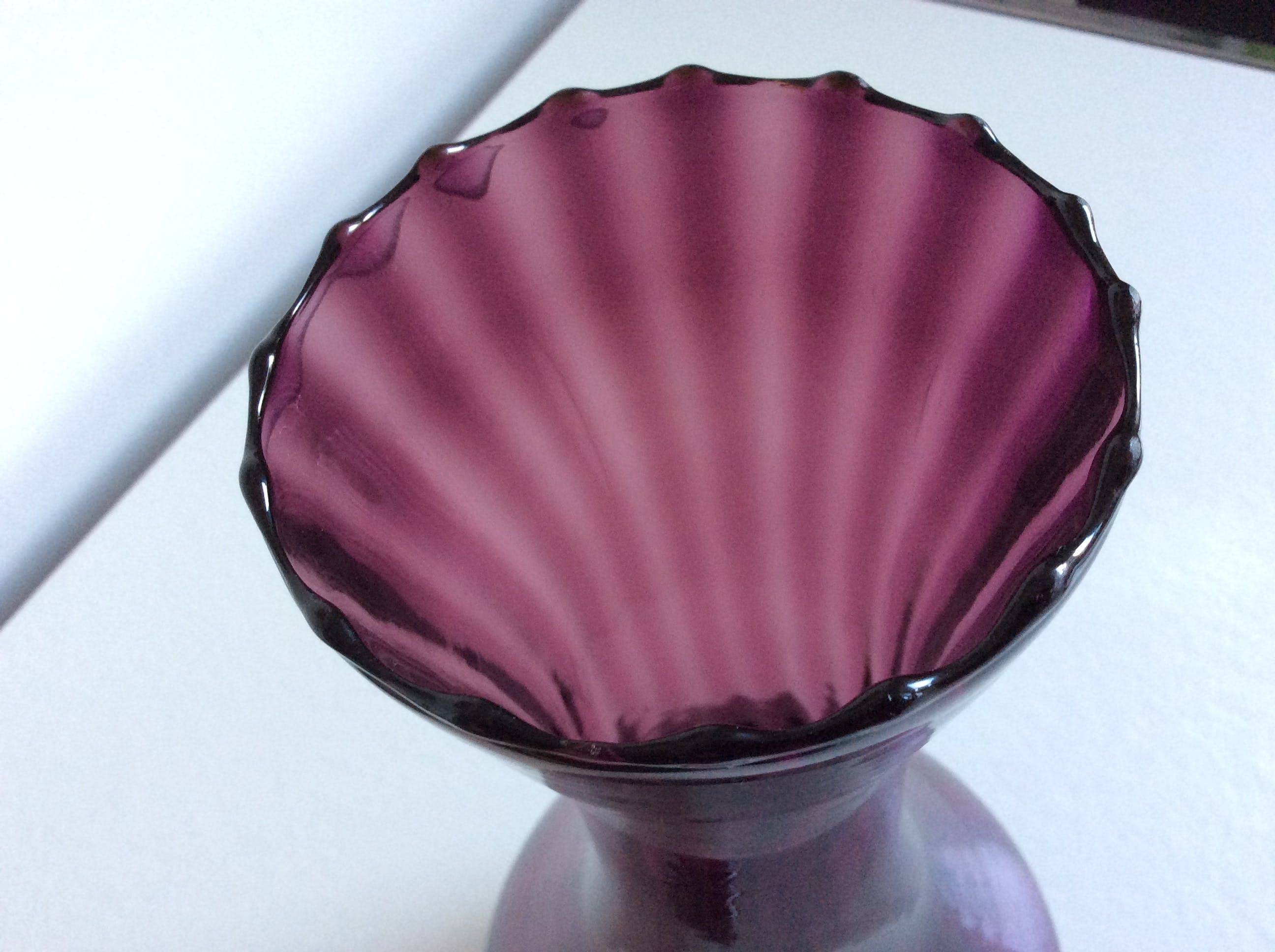 Doyen Glas - grote aubergine vaas - verticale optiek kopen? Bied vanaf 40!