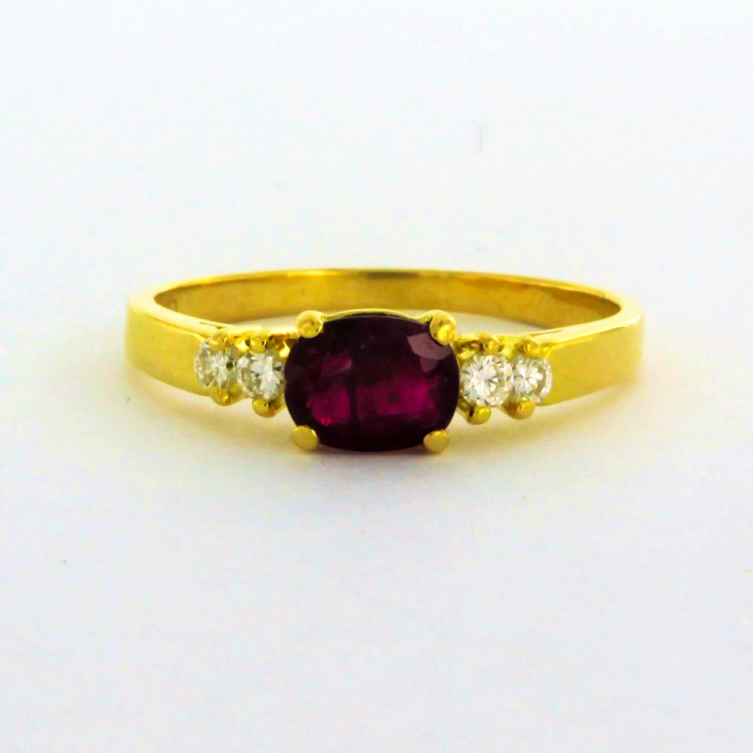 18k geel gouden ring met robijn en briljant geslepen diamant tot. 0.16ct kopen? Bied vanaf 320!