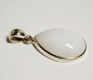 Nieuwe zilveren hanger met natuurlijke witte maansteen kopen? Bied vanaf 55!