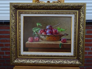 Hans Habraken - Mooi stilleven pruimen op een schaal. kopen? Bied vanaf 495!