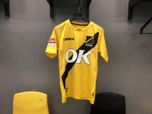 Curiosa - Swim to Fight Cancer wedstrijdshirt - Milan Vanacker kopen? Bied vanaf 50!