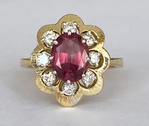 18 Kt. Geelgouden cocktailring met 1,80 ct granaat en diamanten kopen? Bied vanaf 900!