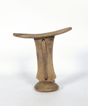 Kenia - Houten hoofdsteun (tevens kruk) met leren draagriem. kopen? Bied vanaf 1!