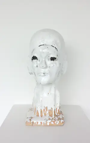 Johan Tahon - Sculptuur (keramiek, glazuur), Pris (Black) kopen? Bied vanaf 1500!