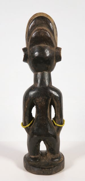 Yoruba - Ibedji - Vrouwenbeeld met armbanden van gele kralen kopen? Bied vanaf 20!