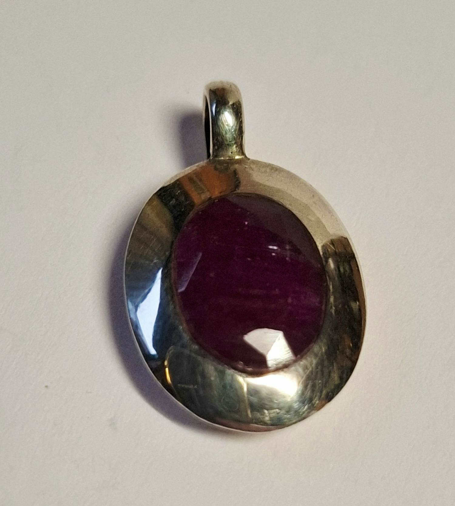 Nieuwe zilveren hanger met natuurlijke robijn. kopen? Bied vanaf 50!