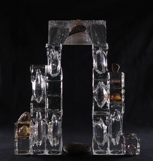 Isabelle Monod - Bijzonder glazen assemblage, Entrée du palais kopen? Bied vanaf 750!