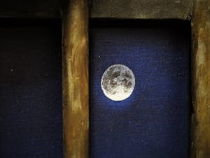 Jan Grotenbreg - Bijzonder Acrylverf en cement op doek "Kijken naar de Maan" gesigneerd kopen? Bied vanaf 80!