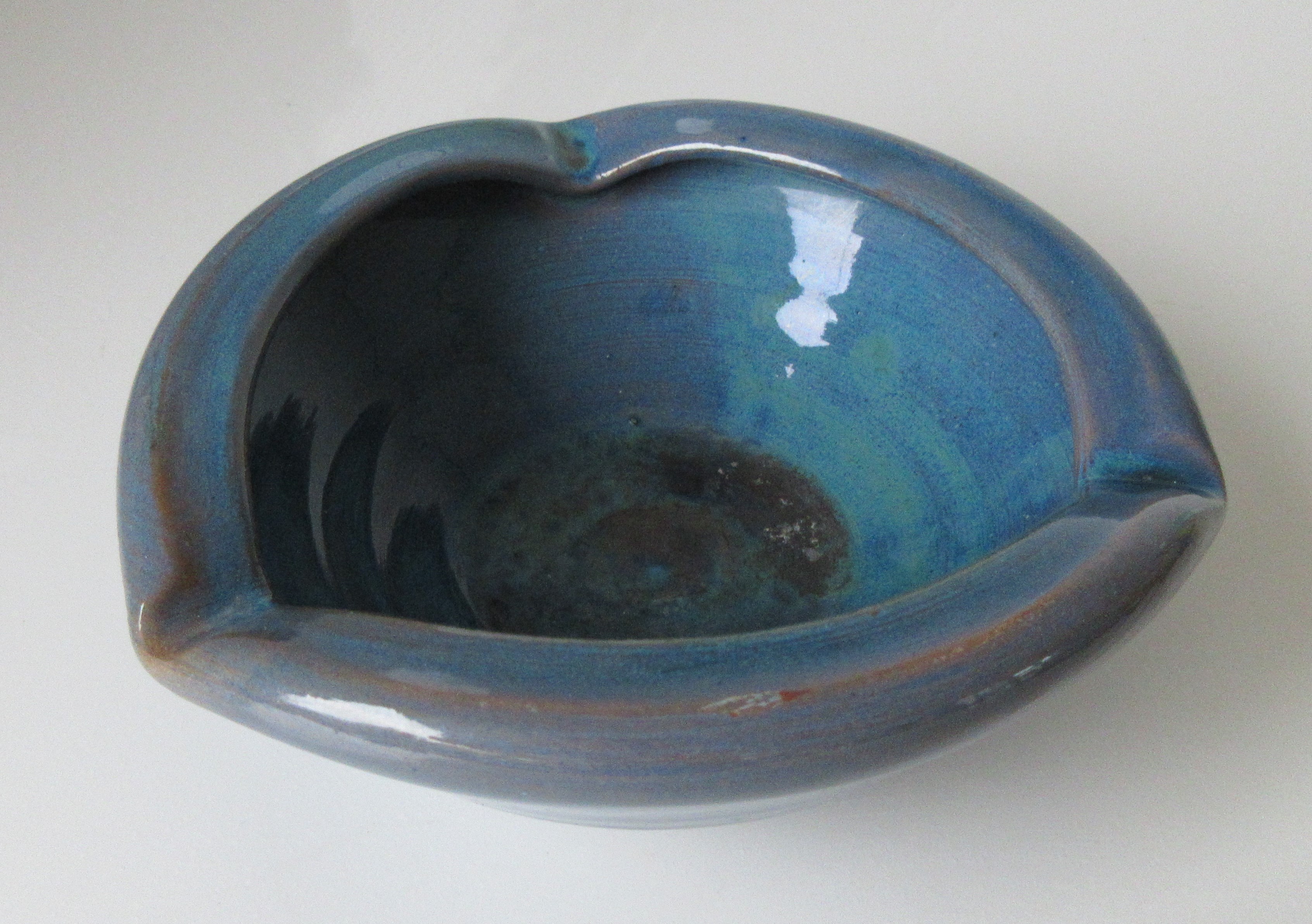 Niet of onleesbaar gesigneerd - Studio keramische asbak met blauw groen stroomglazuur kopen? Bied vanaf 1!