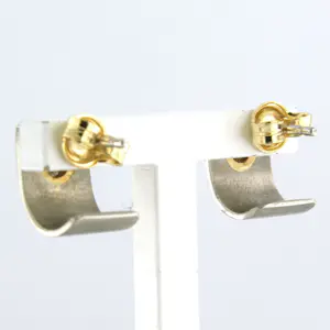 14k bicolour gouden oorknoppen bezet met briljant geslepen diamant tot. 0,10ct kopen? Bied vanaf 450!