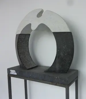 Margriet Kusters - Grote sculptuur van arduin en marmer kopen? Bied vanaf 600!