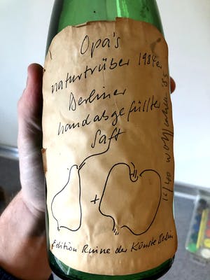 Wolf Kahlen - "Opa's naturtrubes 1984er handabgefulltes saft" - Bijzonder Object kopen? Bied vanaf 99!