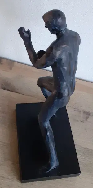 Niet of onleesbaar gesigneerd - Beeld/figuur "Onbewapende Weerstand" kopen? Bied vanaf 1!