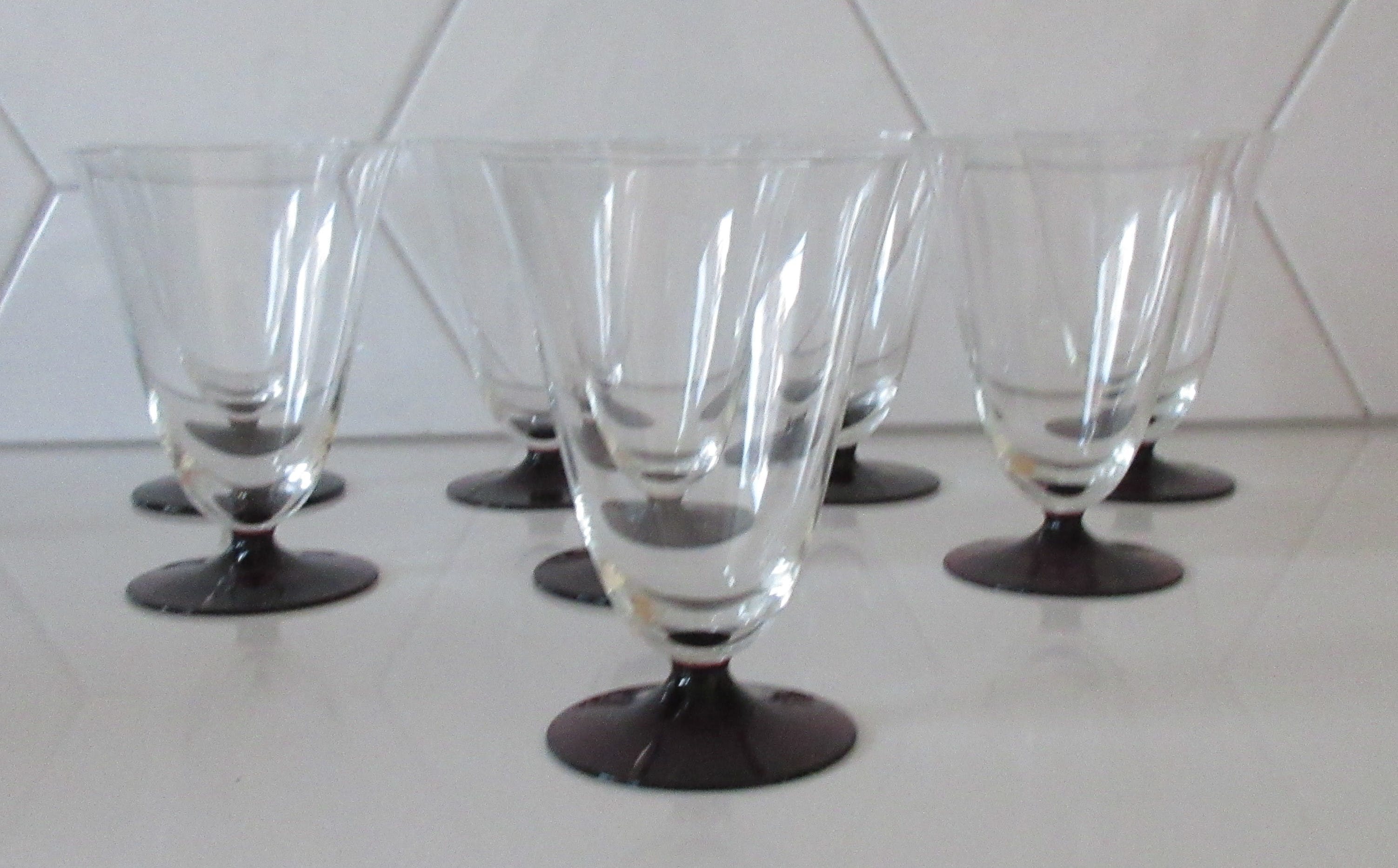 Willem Rozendaal - Acht bekers of kelken (klein model) servies Ajax met paarse voet kopen? Bied vanaf 25!