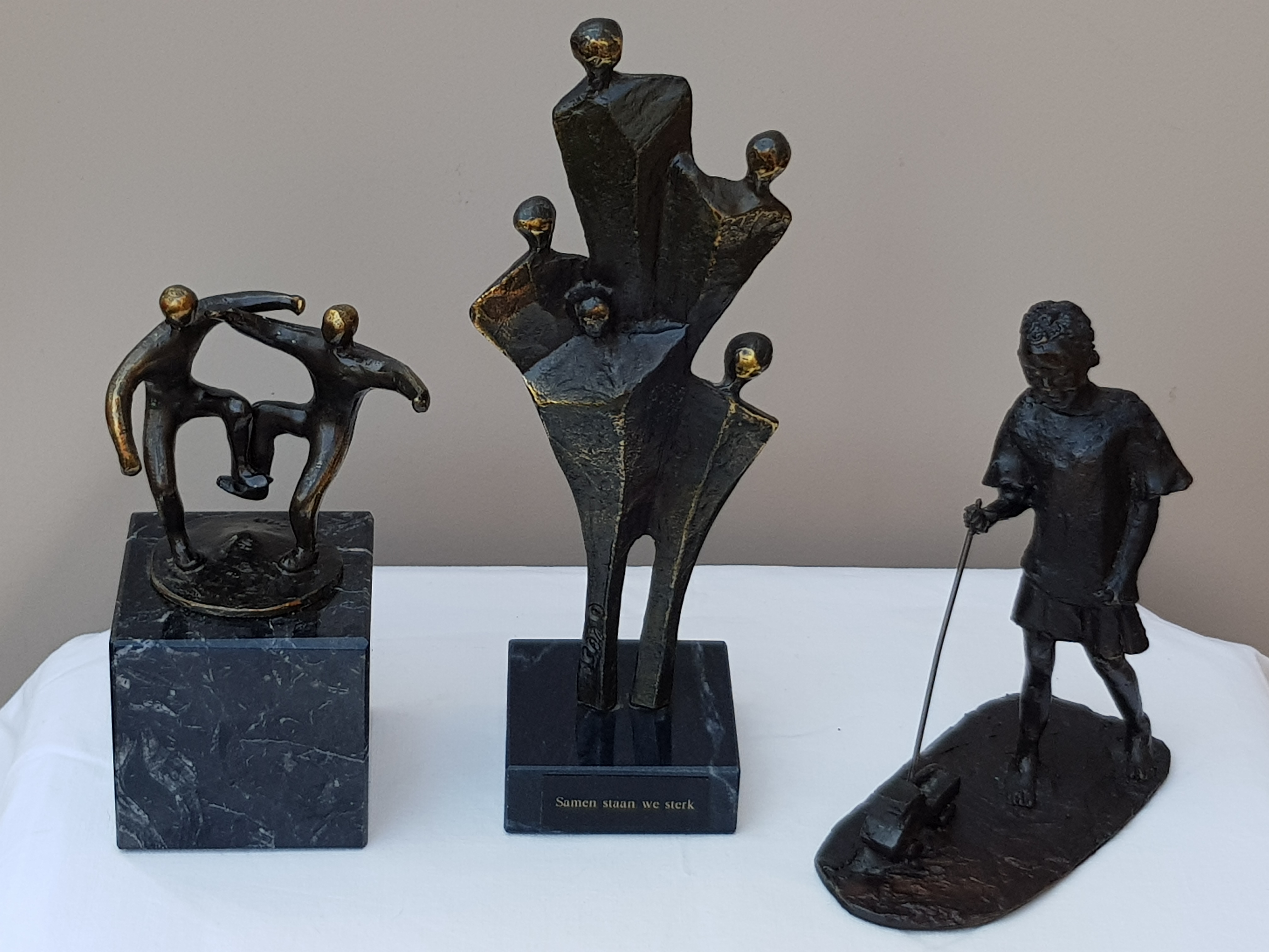 Corry Ammerlaan - Lot van 3 Sculpturen - Gesigneerd kopen? Bied vanaf 75!