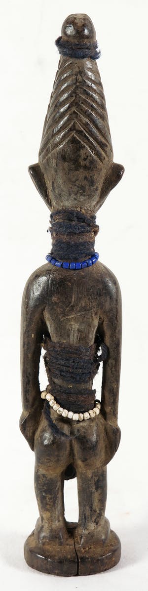 Ibedji - Vrouwenbeeld met kralen en amuletten kopen? Bied vanaf 1!