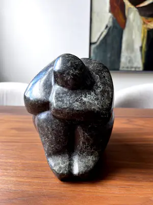 Ati Emmerik - bronzen sculptuur - Niemand mag mijn tranen zien kopen? Bied vanaf 400!