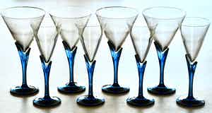 Niet of onleesbaar gesigneerd - 8 Zeldzame vintage saffierblauwe cocktail glazen in art deco stijl verkocht voor € 1!