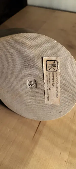 Yvonne Kleinveld - scheef kannetje kopen? Bied vanaf 50!