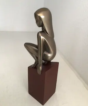 Janneke Ros - Beeld “ SCHOONHEID “. Gesigneerd kopen? Bied vanaf 1!