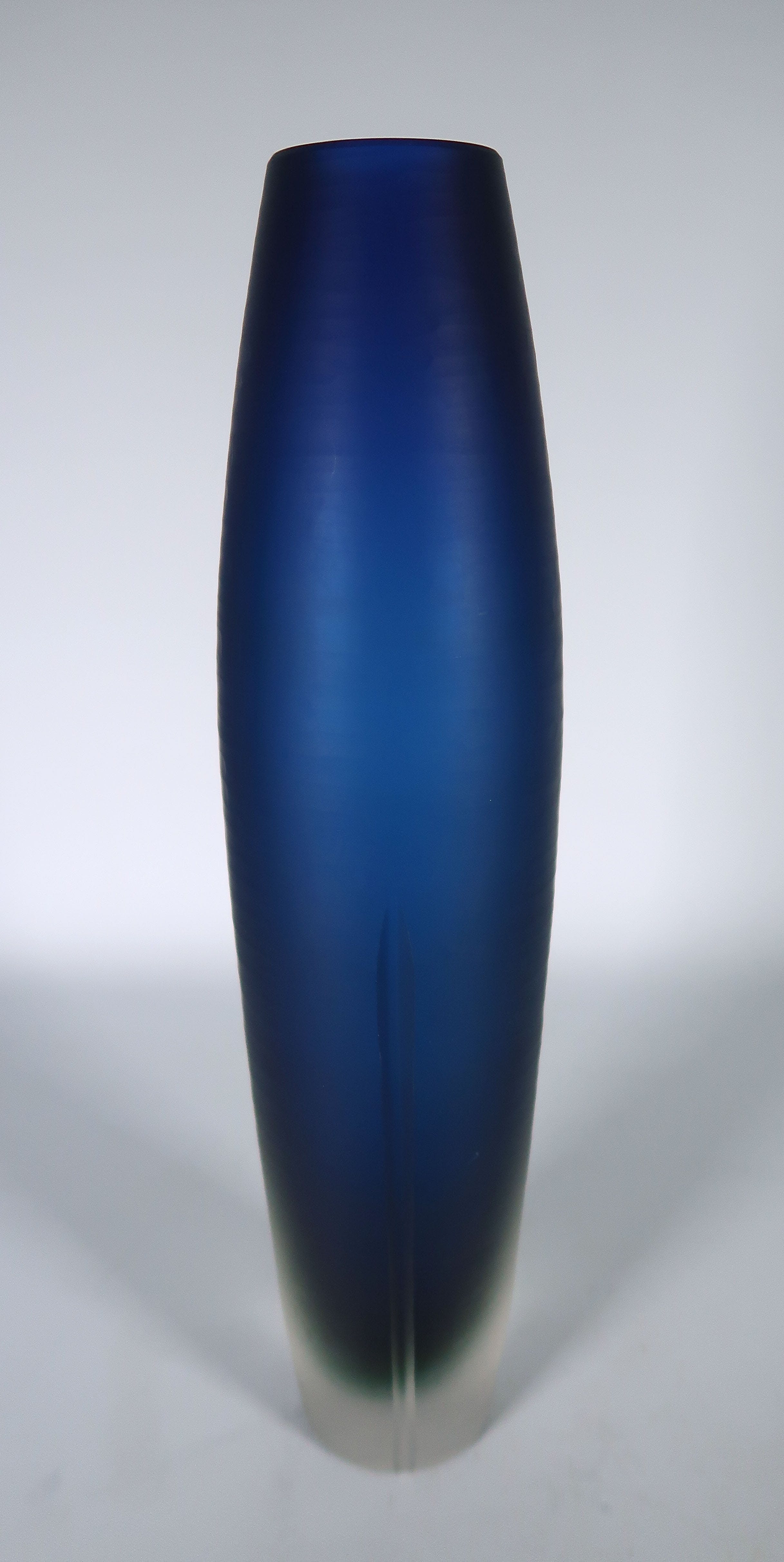 Laura Diaz de Santillana - Glas, Geslepen slanke vaas, uitgevoerd door Arcade verkocht voor € 50!