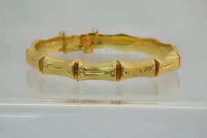 84- Surinaamse 18 krt geel-gouden zg. "Bamboe" armband - glad/ruw model kopen? Bied vanaf 470!