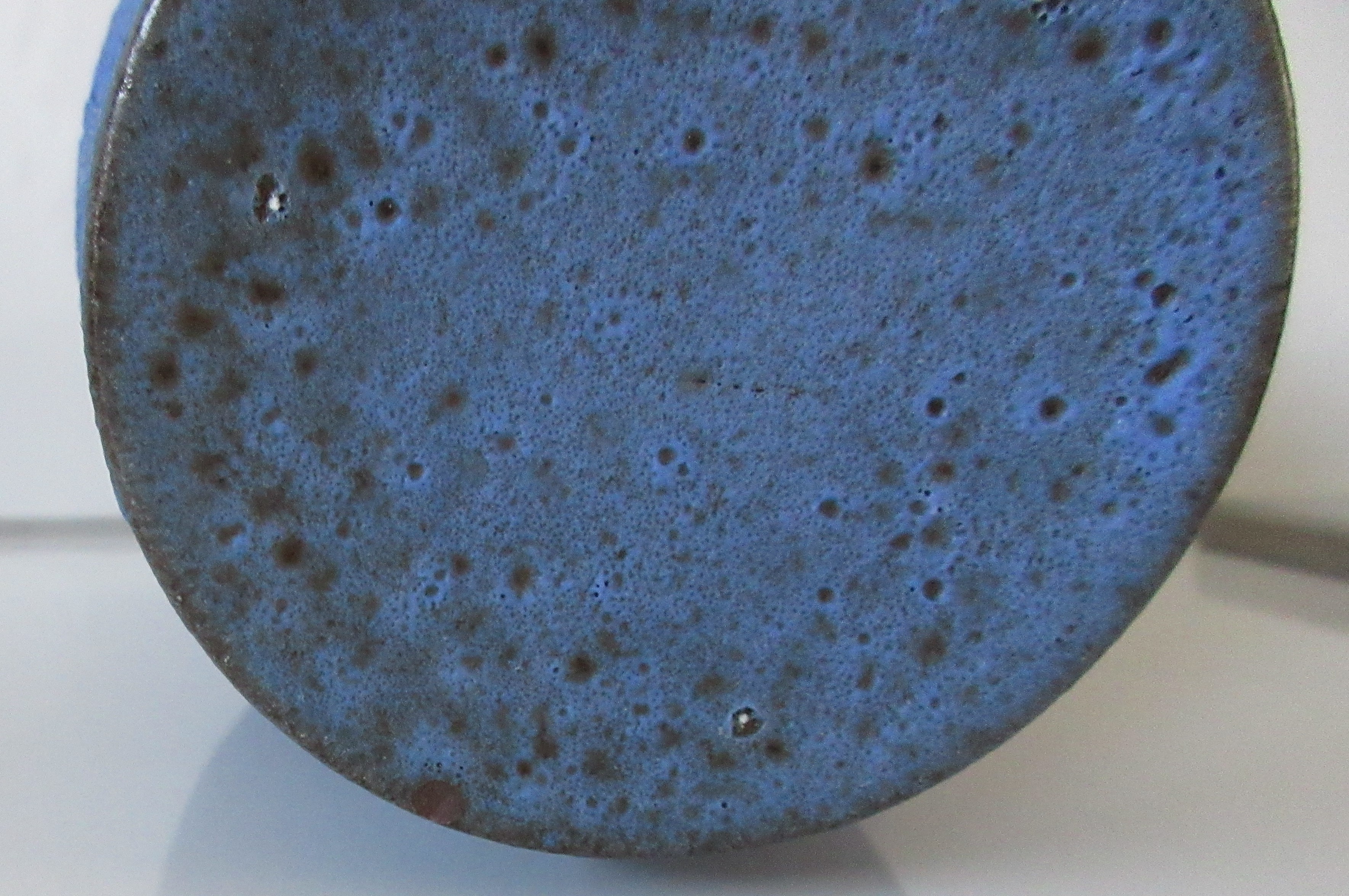 Niet of onleesbaar gesigneerd - Blauwe bruisglazuren aardewerk vaas kopen? Bied vanaf 1!