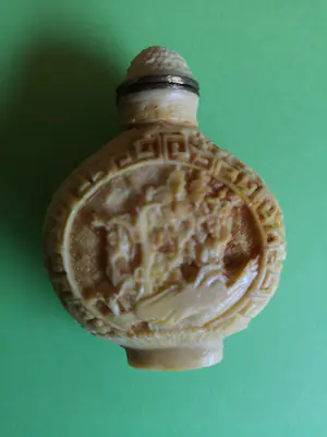 Niet of onleesbaar gesigneerd - Chinees Snuifflesje handgesneden kopen? Bied vanaf 1!