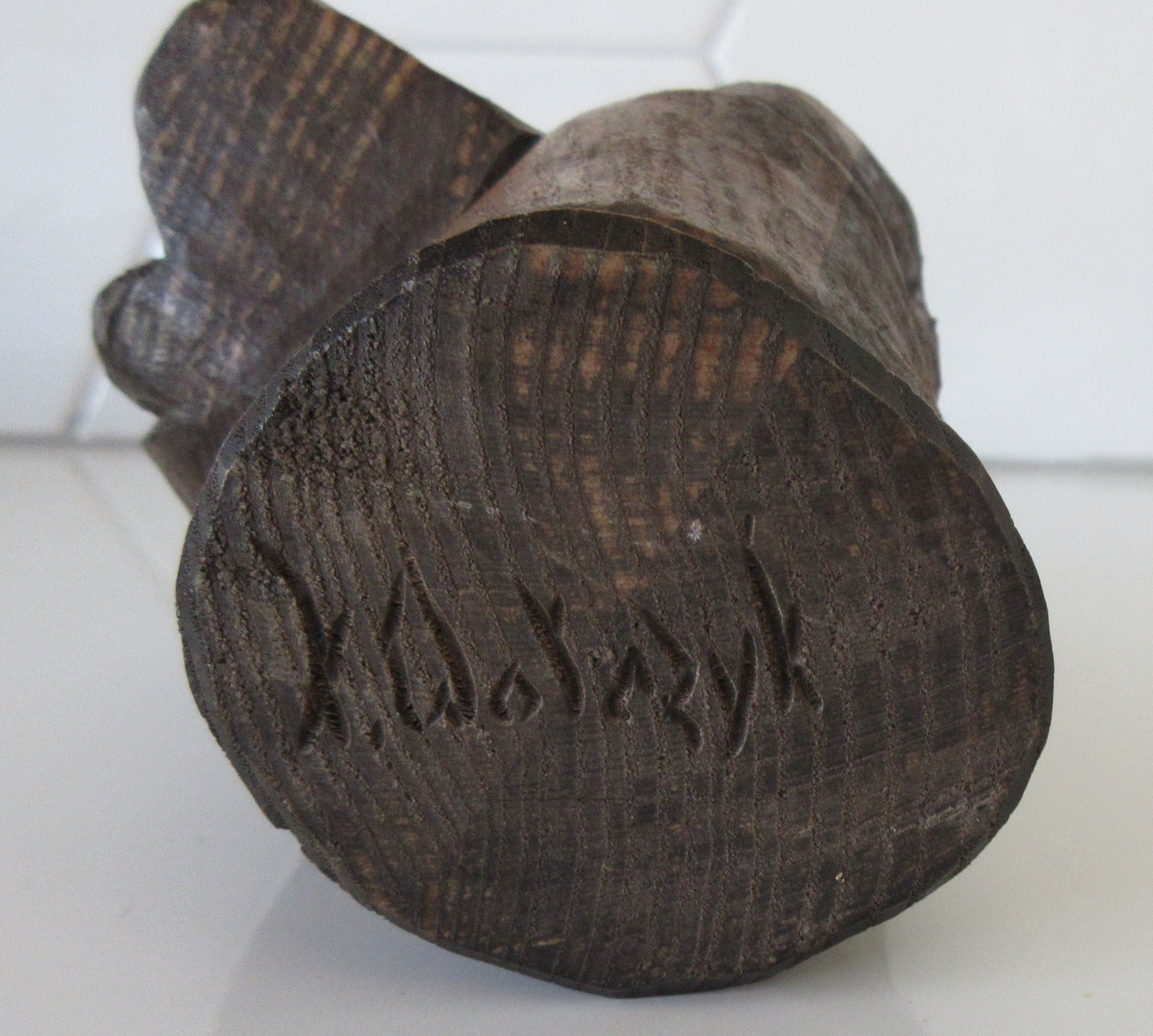 Niet of onleesbaar gesigneerd - Twee handgesneden houten Folk art figuurtjes  kopen? Bied vanaf 1!