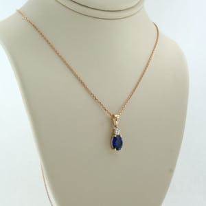 14K Goud - roodgouden hanger met saffier en diamant aan collier kopen? Bied vanaf 185!