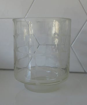 Niet of onleesbaar gesigneerd - Gesatineerde blank glazen design vaas kopen? Bied vanaf 1!