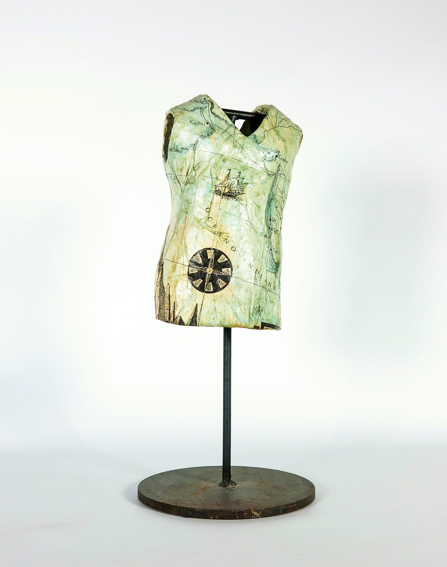 Niet of onleesbaar gesigneerd - Sculptuur van Papier-maché op een ijzeren houder kopen? Bied vanaf 1!