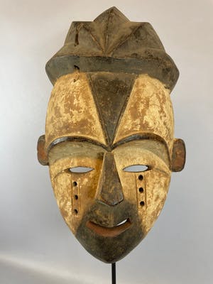 Galoa - 211126 - Tribal used African Galoa mask - Gabon. kopen? Bied vanaf 45!