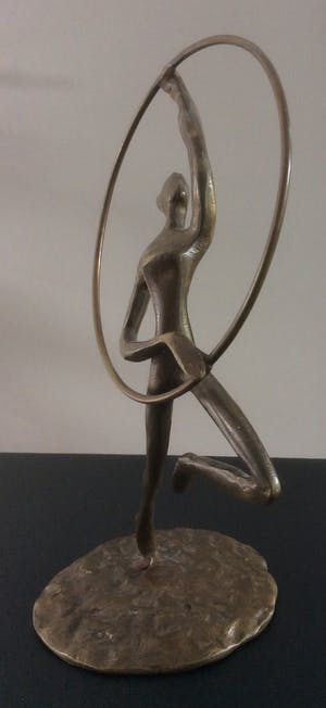 Niet of onleesbaar gesigneerd - Danseres met hoepel kopen? Bied vanaf 1!