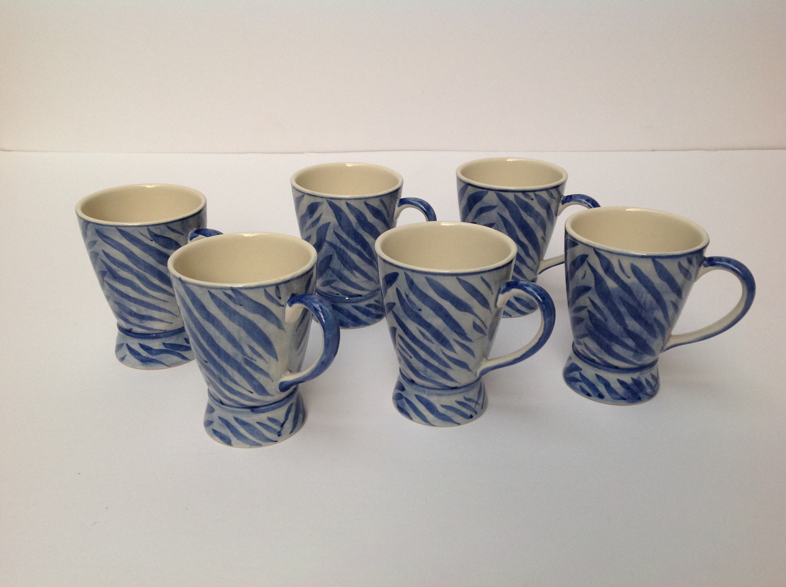 Keramiekfabriek Velsen - 6 Mokken handgeschilderd Delfts Blauw verkocht voor € 18!