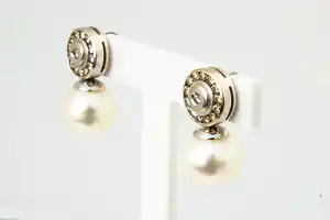 Paar 14Krt witgoud & diamanten oorstekkers  met  Parels verkocht voor € 160!