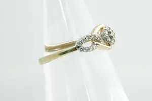 115 - Chique 14krt gouden dames "infinity" ring met in totaal 0.35crt briljant kopen? Bied vanaf 300!