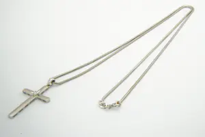 40 - Fijn 18Krt witgouden slangen collier & (0.10ct) diamanten kruis hanger kopen? Bied vanaf 290!
