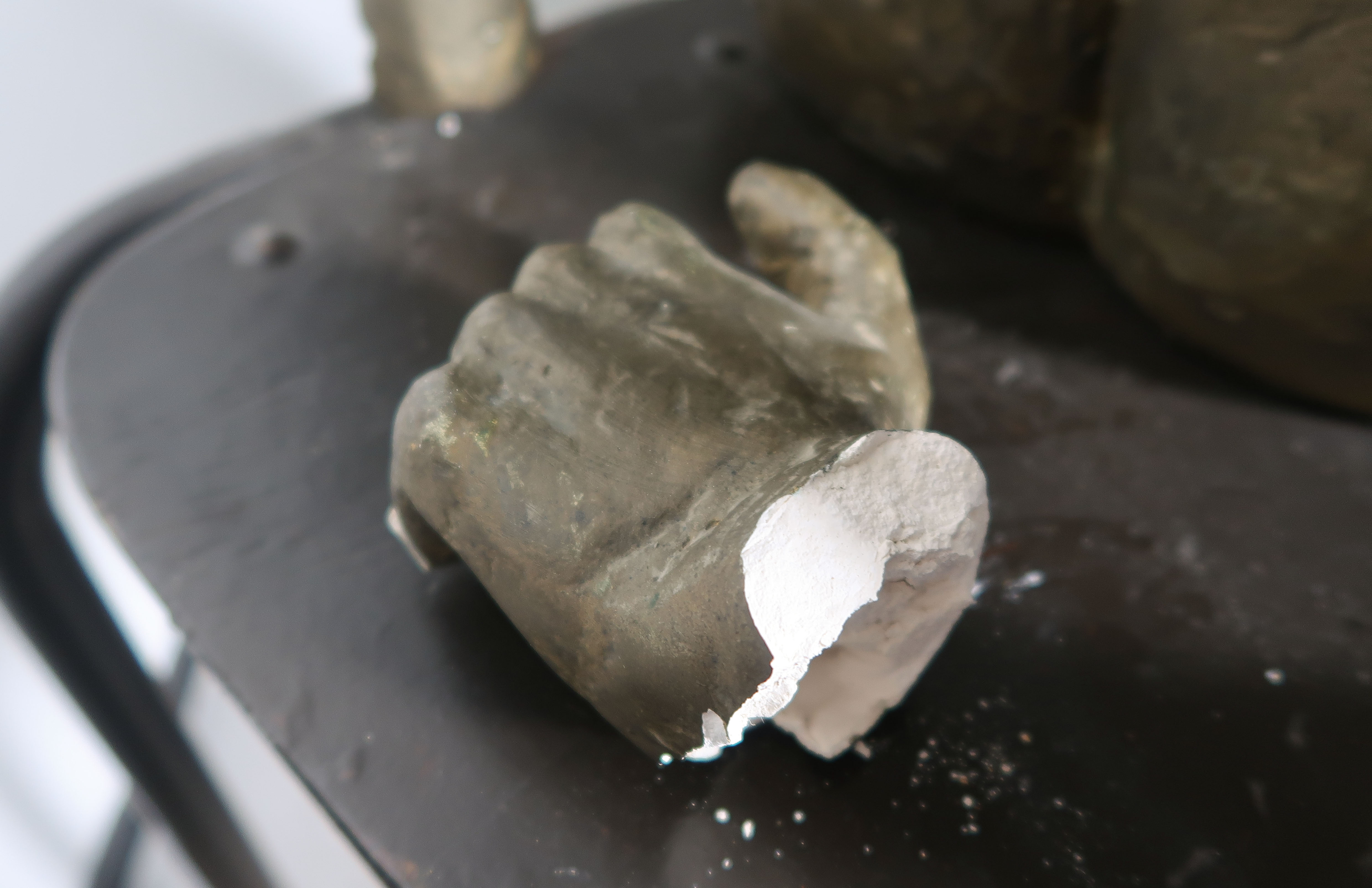 Toon Gielen - Beschilderd gips, Zittende naakte vrouw op kruk kopen? Bied vanaf 1!