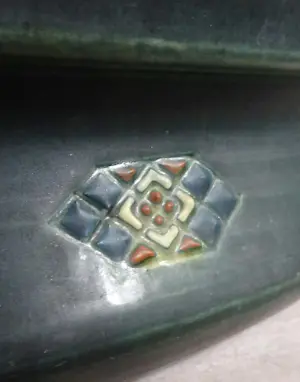 Klaas Mobach sr. - Unieke Collectie Medaillon aardewerk: 1x jardinaire - 3x oorkannen kopen? Bied vanaf 175!