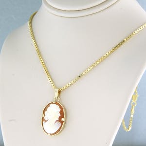 14k geel gouden collier met een gouden camee hanger - 50 cm lang kopen? Bied vanaf 280!