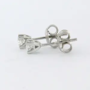 18k witgouden oorknoppen bezet met briljant geslepen diamant 0.26ct F/G VS/SI kopen? Bied vanaf 290!