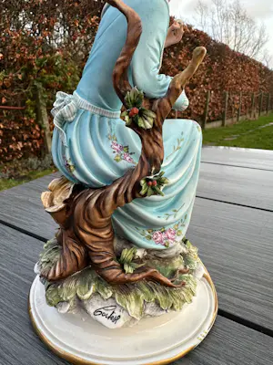 Real Fabbrica Capodimonte - Zittende Dame kopen? Bied vanaf 150!