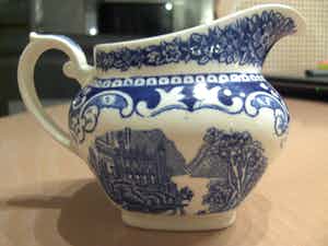 Firma Regout & Co - Melk/saus kannetje verkocht voor € 8!