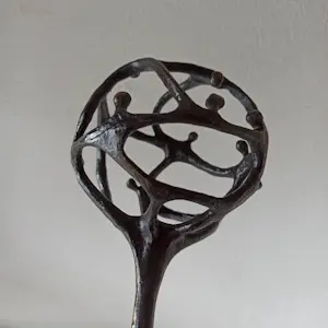 Corry Ammerlaan - Bronzen sculptuur met abstracte figuren kopen? Bied vanaf 20!