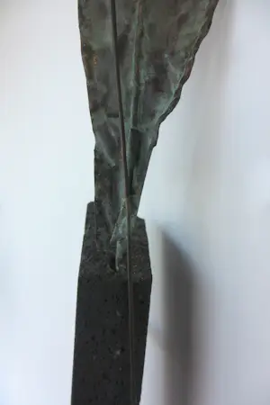 Franz Josef Vanck - Wandobject (brons), Figuur met speer kopen? Bied vanaf 500!