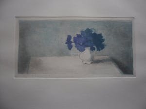 Mart Kempers - Litho, titel, "Vaasje met blauwe bloemen". kopen? Bied vanaf 35!